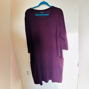 Lane Bryant 18/20
EUC
Burgundy and black with pockets